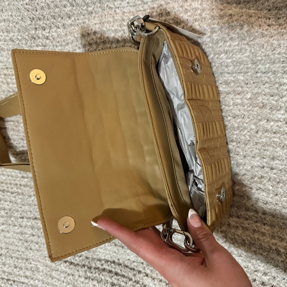 Mango Crossbody Bag - Picture 3 of 3